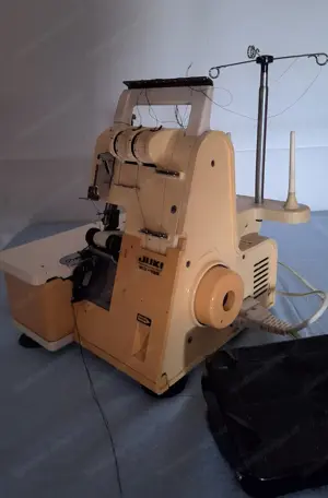 Overlock Nähmaschine Bild 2