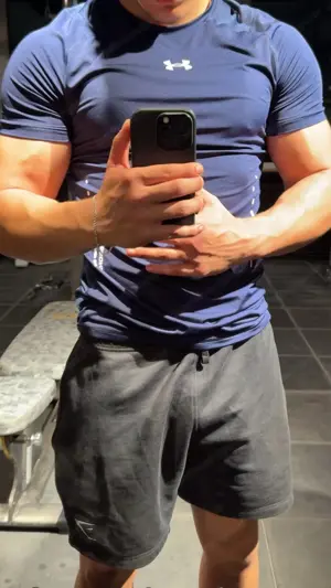 Young muscle boy  Bild 3