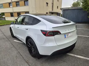 Tesla Model Y Long Range (Allrad)