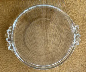 Servierplatte rund mit Haltepunkten in Blätterform aus Glas