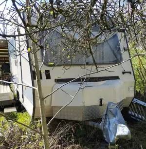 alter Wohnwagen  Bild 2