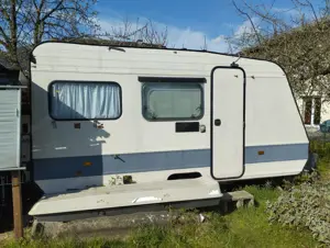 alter Wohnwagen  Bild 3