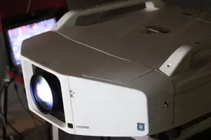 Epson EB-Z8150+Objektiv*Profi-Beamer Projektor 8000 