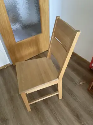 Holztisch mit 5 Stühlen 