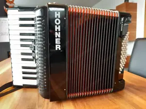 Hohner Bravo II 48 Bässe (2-chörig) inkl. Rucksack