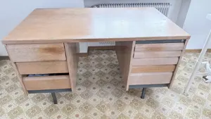 Schreibtisch Holz massiv mit 8 Schubladen gebraucht 