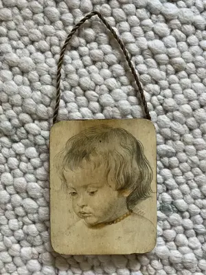 kleines Bild mit Babykopf auf Holz Bleistift lackiert Vintage