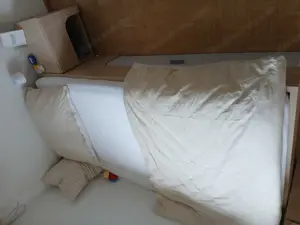 Bett, Bettkasten und Nachtkästchen 