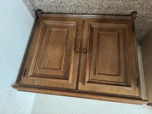 Kleine Kommode aus massivem Holz