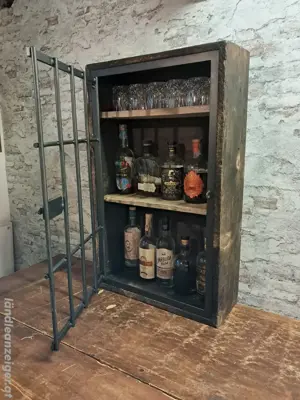 Barschrank Bild 2