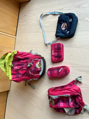 Schultasche mit Zubehör- neuwertig Bild 2