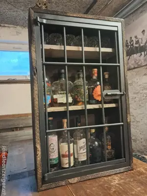 Barschrank Bild 6