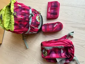 Schultasche mit Zubehör- neuwertig