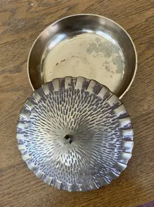 Messingset Leuchter mit Kerzen, Mörser, Schale mit Deckel, Kerzenständer, Vase Vintage Bild 7