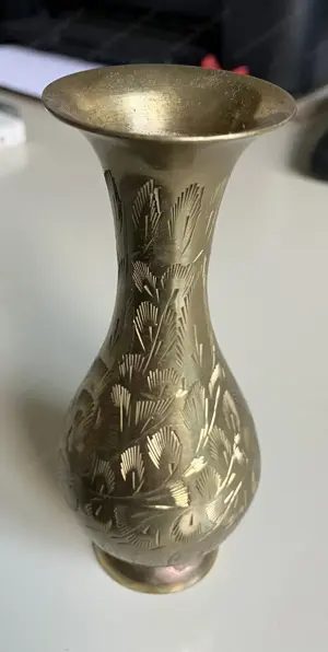 Messingset Leuchter mit Kerzen, Mörser, Schale mit Deckel, Kerzenständer, Vase Vintage Bild 11
