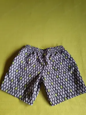 STOPP! 1 coole Badeshorts f. Jungs Gr. 7-8 Jahre, neuwertig