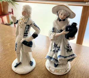 2 Porzellanfiguren Rokoko weiß blau gold