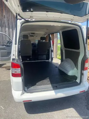 VW T5 mit Camper-Ausbau