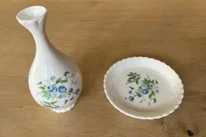 Vase oder Sakeschale mit Untersetzer Coalport Bone China England 20. Jh. Vintage