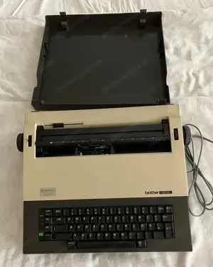 Elektrische Schreibmaschine Brother CE-25 mit Zubehör
