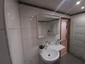 Helle Wohnung mit WLAN   Ideale Lage in der Nähe beliebter Ausflugsziele Bild 2