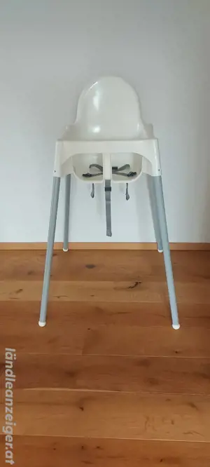 Kinderstuhl mit Sitzgurt