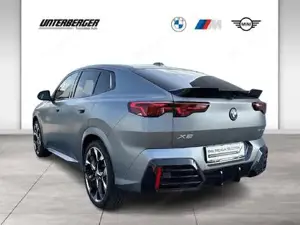 BMW X2 sDrive20i M Sportpaket // Anhängerkupplung //  BMW Niere 'Iconic Glow' Bild 2