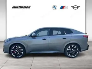 BMW X2 sDrive20i M Sportpaket // Anhängerkupplung //  BMW Niere 'Iconic Glow' Bild 5