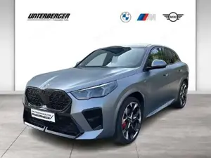 BMW X2 sDrive20i M Sportpaket // Anhängerkupplung //  BMW Niere 'Iconic Glow'