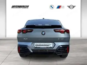 BMW X2 sDrive20i M Sportpaket // Anhängerkupplung //  BMW Niere 'Iconic Glow' Bild 4