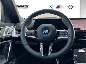 BMW X2 sDrive20i M Sportpaket // Anhängerkupplung //  BMW Niere 'Iconic Glow' Bild 8