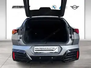 BMW X2 sDrive20i M Sportpaket // Anhängerkupplung //  BMW Niere 'Iconic Glow' Bild 11