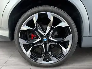 BMW X2 sDrive20i M Sportpaket // Anhängerkupplung //  BMW Niere 'Iconic Glow' Bild 12