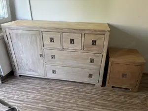 Kommode aus Holz  Bild 2