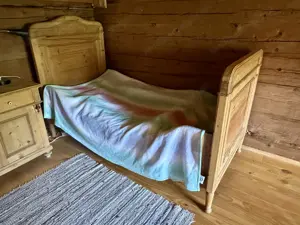 2x antikes Bauernbett Kinderbett Jugendbett Massivholz 95 x 195 cm mit maßgefertigter Matratze Bild 2