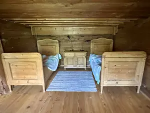 2x antikes Bauernbett Kinderbett Jugendbett Massivholz 95 x 195 cm mit maßgefertigter Matratze