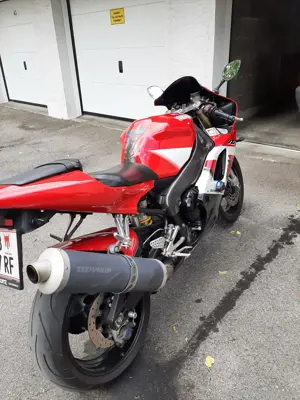 Yamaha R1 YZF  Bild 5