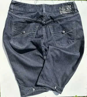 Dk.-bl. kurze Damen Jeans von Diesel Bild 4