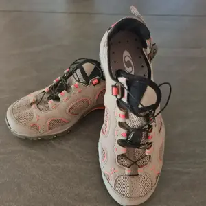 Salomon Damen Wasserschuh Gr. 39 1 3