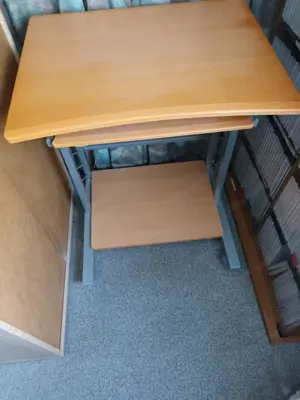 PC-Tisch in sehr guten Zustand 