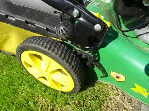 Rasenmäher 4 Tankt Motor mit Antrieb Benzin