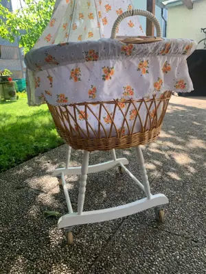 Stubenwagen mit Himmelbett-Vorhang Bild 4