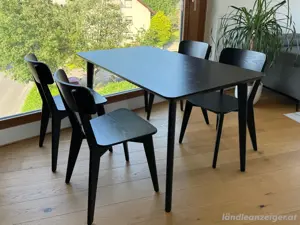 Tisch und 4 stühle