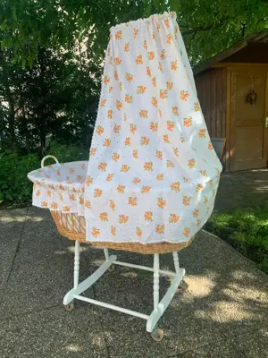 Stubenwagen mit Himmelbett-Vorhang Bild 5