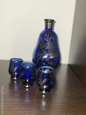 Flasche mit 3 Becher 