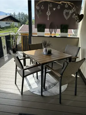 Sitzgruppe mit 4 Stühlen