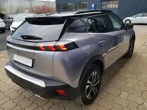 Peugeot 2008 GT 1,2 Automatik 96KW/130PS Navi, SHZ, Totwinke... Bild 6