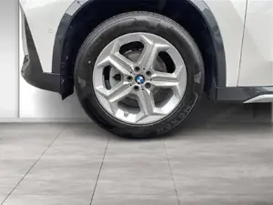 BMW X1 sDrive18d xLine // Head-Up // Panorama Glasdach // Rückfahrkamera // Bild 6
