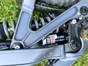 Fully Downhill-Bike Propain Rage AL Launch Edition Bild 5