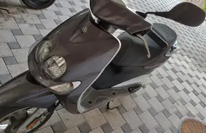 Yamaha Neos 50ccm Roller Bild 2